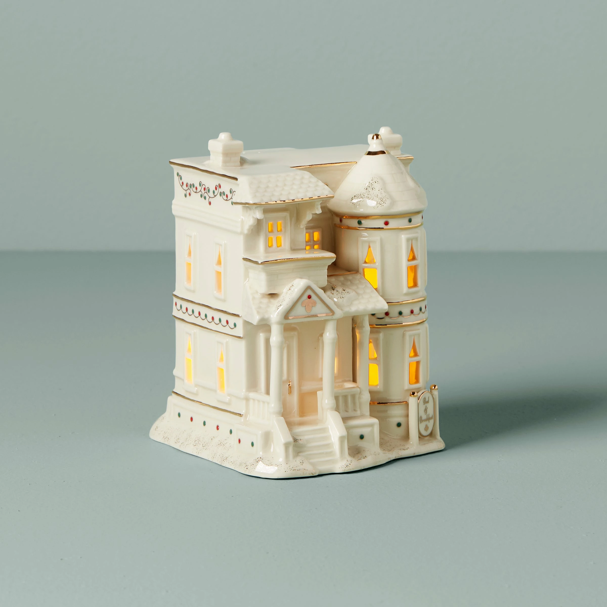 Lenox Home Décor Mistletoe Park Bed & Breakfast Figurine